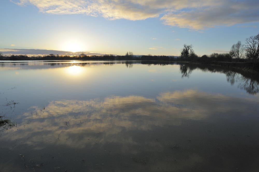 Aube sur la Sarthe en crue