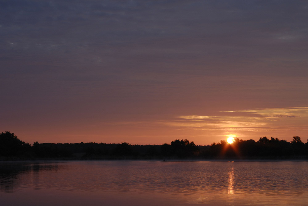 Lever de soleil sur un étang